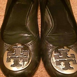 Black leather Tory Burch flats